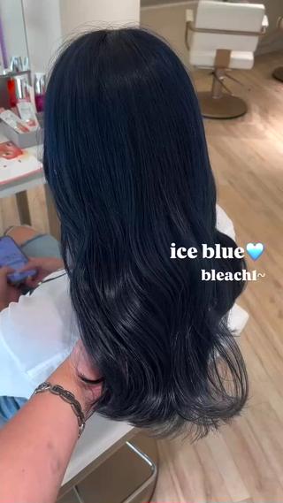ブリーチで作る寒色カラー
透明感たっぷり可愛い
ハイトーンカラーも是非お任せください︎︎◝✩ 
