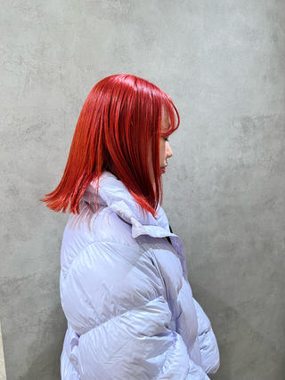 全体ブリーチオンカラー
赤味もあり、オレンジ味もあるカラーに仕上げています！
原色感がまたかわいいです
 