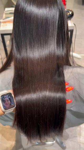 ぷるぷる艶髪

毎月トリートメントのみでここまでのまとまりと艶出せます
広がりが気になる方など一回で実感できるランクアップしたトリートメントオススメです 