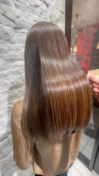 髪のコンディションを整えながらクセを直していくので
艶髪になりながら扱いやすい髪に♪ 