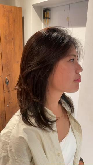 ミディアム 海外レイヤー/赤み 消しカラー/上原聖奈のヘアスタイル