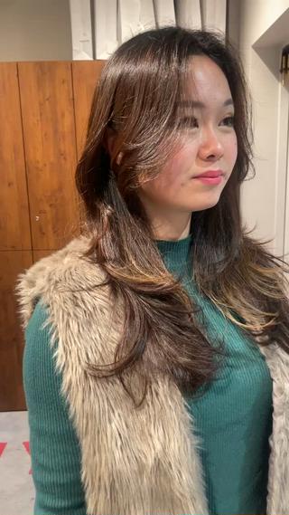 海外レイヤー×ナチュラルブラウン

外はねスタイリングで動きMAXの海外レイヤー超可愛いです 