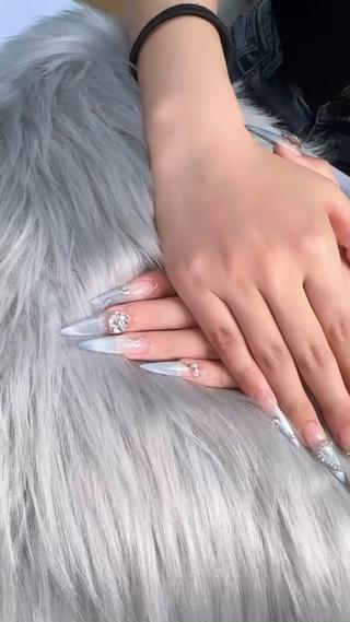 ネイル 上原 海梨のネイルデザイン