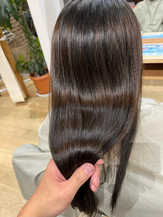 広がりや収まり具合で悩まれてる方
癖が強い方
ぜひお越しください
トゥルントゥルンになります