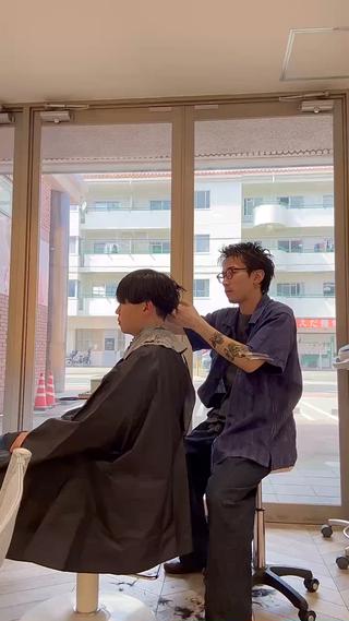 サロンワーク風景です。
lifestyleやfashionに合わせて似合うスタイルをご提案します 