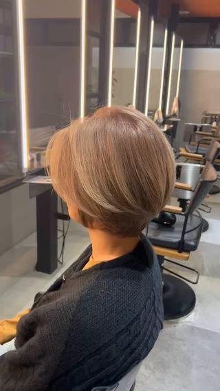 ショート カラー 艶カラー／ベージュ/ ショート/安岡哲兵のヘアスタイル