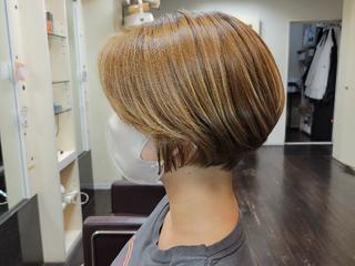 大人っぽくもかわいいショートスタイル
お手入れも楽チンで人気のスタイルです！
どんな方にも似合わせることができます！ 