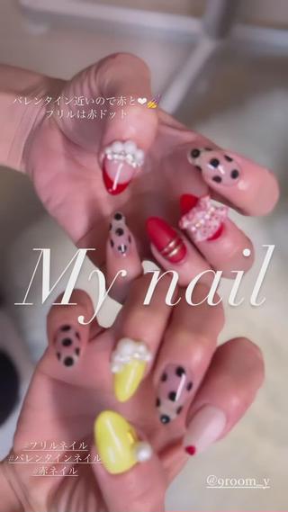 My nail
バレンタインが近いので、赤と︎を入れて
フリルは赤でドットにしてみました。
左右のカラーを変えてみました