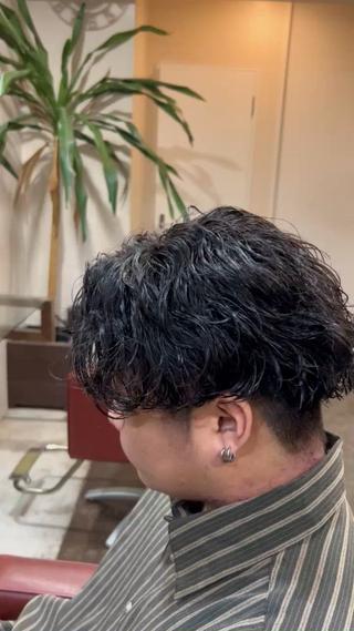 パーマ メンズ メンズ/海外風/ 波巻き/サーフカールのヘアスタイル