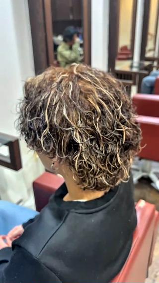 パーマ メンズ メンズ/海外風/ 波巻き/サーフカールのヘアスタイル