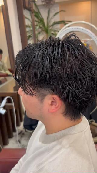 パーマ メンズ メンズ/海外風/ 波巻き/サーフカールのヘアスタイル