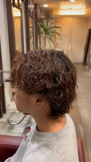 パーマ メンズ メンズ/海外風/ 波巻き/サーフカールのヘアスタイル