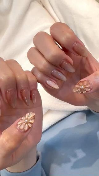 お客様ネイルのご紹介

人気のぷるまぐに【ぷっくりお花Art】を施しました。

ぷるまぐ【別途料金￥1本660ぷっくりお花Art】
 