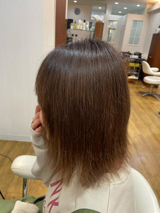 【髪質改善Aujuaトリートメント】
ブリーチ7回しててもアイロン仕上げ無しでこの艶と伸び!!
うねりやダメージ、ボリュームダウンや色持ちが悪くなったと感じたら是非お試し下さい
料金
ショート:4300円
ミディアム:4800円
ロング:5300円