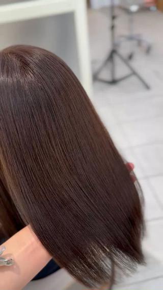 艶感カラー
秋は暗めカラーで秋服との落ち着いた雰囲気を出すのがおすすめ 