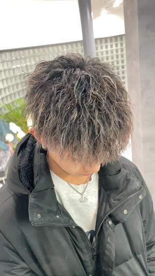 ミディアム マツモト カケルのヘアスタイル