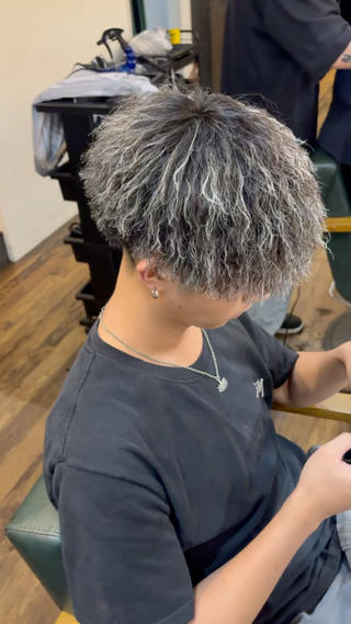 ミディアム マツモト カケルのヘアスタイル