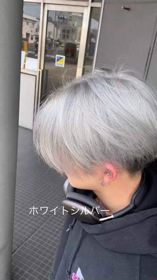 ホワイトシルバー、ブリーチ2回です 