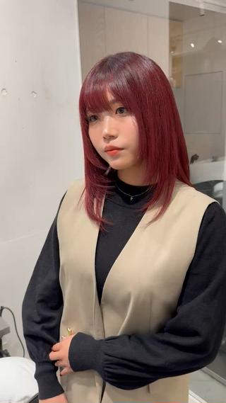 根元3-4cm以外がブリーチ毛の方です
暖色系はブリーチ部分とブリーチではない部分が馴染みやすいので地毛を伸ばしたい方にオススメです ͗ ͗ 