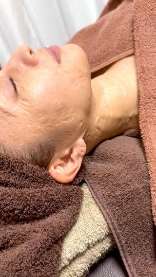 ゾンビマスクとは？
施術中にゾンビのような姿になるゾンビマスクは、小じわや表情じわの改善、ハリツヤトーンUP 