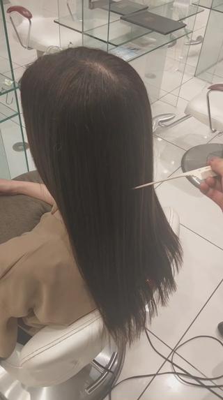 ハイライト+全体カラーを施術させていただきました！
色落ちで見えてくるハイライトが楽しみです
ありがとうございました 