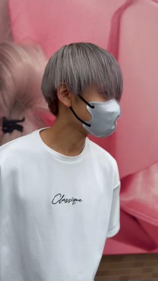 ブリーチ2回でシルバー系のカラー️ 