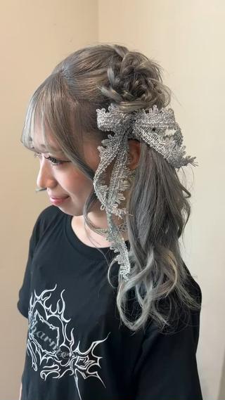 可愛すぎる、、全体的にシルバーで統一したアップ
体育祭頑張ってくださいっ 