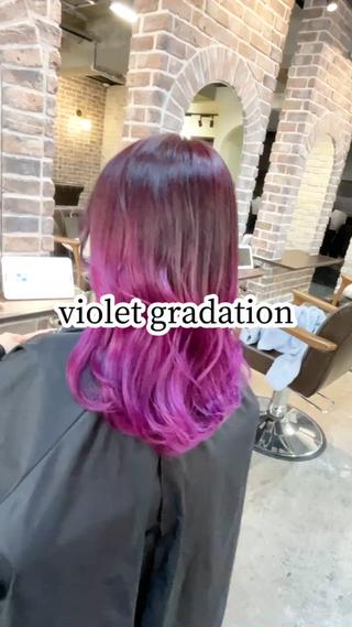 バイオレットのグラデーション
トップのカラーもカシスで合わせて 