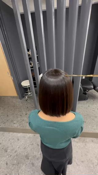 ワンレンベースのボブ。矯正して艶々。 