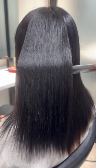 話題のうる艶美髪矯正
癖で広がりやすい髪やうねりが気になる髪の毛も、縮毛矯正で美髪を叶えます◝✩