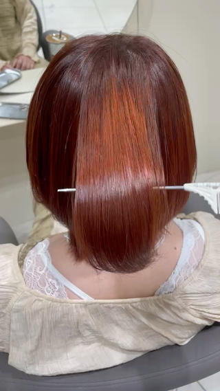 パーマをかけていた方のスタイルチェンジで酸性ストレートでダメージレスにかけました◎
パーマ落としをしたい方、クセを伸ばしたい方是非お待ちしております