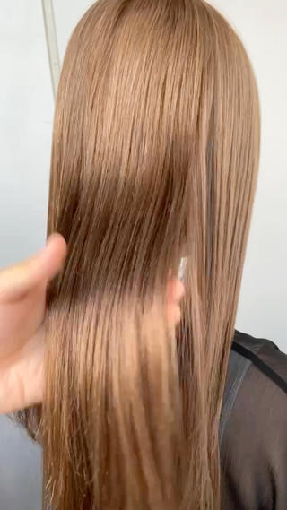 （動画のモデルはブリーチ履歴5回）

ブリーチによるダメージで、髪の“ごわつき”や“硬くなった”というお悩みございませんか？

マイフォーストリートメントは、
1人ひとりの求める質感に調整することが可能な、最上級のトリートメントでございます️

ブリーチのケアでお悩みをお持ちの方、ぜひ一度この手触りをお試しくださいませ 