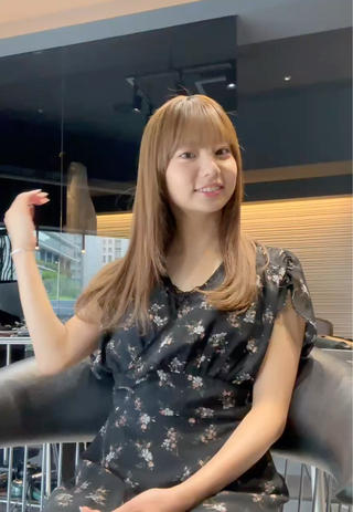 
カウンセリング
丁寧なカウンセリングを大切にしていて
仕上がりのイメージをしっかり共有出来るようにしてます！
マイクロスコープと言う機械を使って髪の内部を見て
今の髪の状態にあったダメージを抑えた施術をします！


カット
乾かしただけでまとまる扱いやすいスタイルにします！
癖のある方や広がりやすい方など髪質に合わせて
似合う大人可愛いスタイルにします！


カラー
ダメージの原因のアルカリを最小限に抑えた
透明感のある艶カラーにします！
パーソナルカラーアドバイザーの資格もあり
似合わせも得意としています！ 