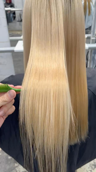 セミロング カラー ☘️ブリーチ/ハイト ーン/レイヤー/のヘアスタイル