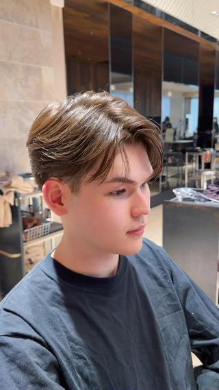 ビジネス対応刈り上げ毛流れフェザーパーマ 