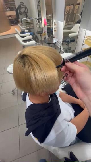 ブリーチ毛の縮毛矯正です！適切な薬剤選定で切れ毛無くダメージも最低限に抑えました！ 