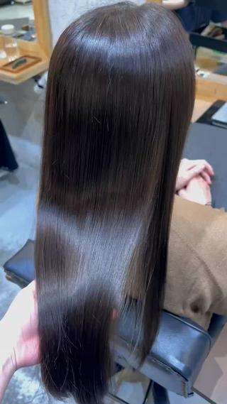 ご覧頂きありがとうございます！
今回させていただいた髪色は寒色系のブラウンです！

アイロン無しでこのツヤ感でしっかり栄養入ってます！ 
