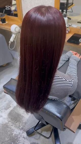 秋に向けてちょっと落ち着いた暗めのカシスピンクカラー
お客様の髪質に合わせたトリートメントを丁寧にさせて頂いてます！
 