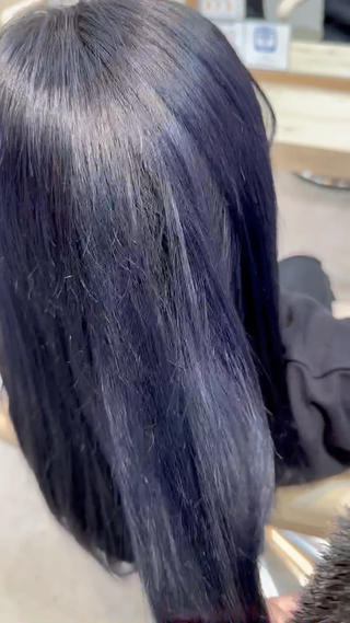 青み強めの紫です！！
このくらいの派手カラーもできます！！ 