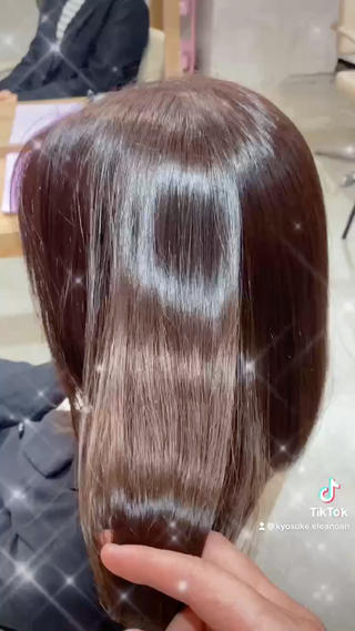 春らしいピンクベージュに仕上げました！
このツヤ感やばくないですか！？
あなたもこんなツヤ髪を手に入れましょう！！ 