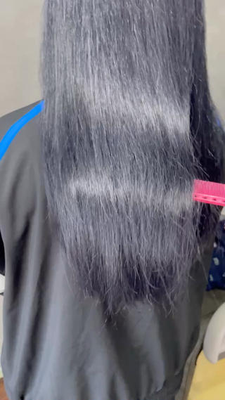 【髪質】
ロング
細かい癖毛
ブリーチ毛（2ヶ月毎にリタッチ&たまに全体）

【髪質改善トリートメント】
頻度：2ヶ月に1回
期間：1年以上
艶髪育成中（かなり育ってます）

熱と相性抜群のサイエンスアクア
軽〜くアイロンを通すだけで、ブリーチ毛とは思えないほどサラッサラのつやんつやんです 