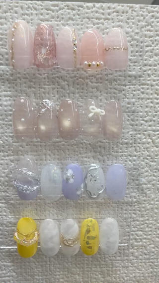 【Monthly Nails】
3月限定デザイン
4種類のデザインからお選びいただけます
動画だとマグのちゅるちゅる感が伝わりますね
春はお花のネイルが人気です
リングネイルも人気継続中ですね