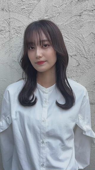 顔まわりのカットで印象とても変わります

【お気に入りしてカウンセリングでお使いください】
今まででこんなことないですか？

︎どこに行っても韓国っぽくならなかった
︎顔周りの感じが伝わったことがない
︎自分に似合う前髪が分からない
︎レイヤーカットをしてみたい
︎後れ毛を作ってみたい
.
そんな方はぜひ一度僕にお任せ下さい！！
.
綺麗な毛流れのレイヤーカット・インナーカラーが得意です♡
.
大阪心斎橋で韓国ヘアお探しの方はぜひ
（@lond.daisuke)にお任せください
.
質問などあればお気軽にDMお待ちしてます
.
お客様一人一人髪の毛の乾かし方からスタイリング方法、お手入れ巻き方全てお伝えさせて頂きます 