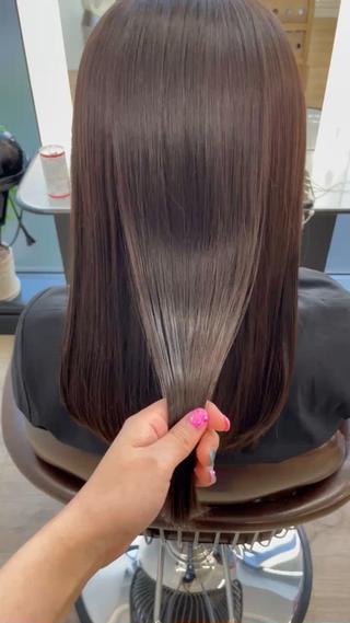 LAケラチントリートメント
◎癖やうねり、痛みなどのお悩みを劇的に改善
◎広がりを抑えツヤツヤのまとまりのある髪に
◎ヘアカラーとの同時施術が可能
ブリーチ毛の方にもおすすめです!
◎トリートメントの効果が1ヶ月以上持続
+イルミナカラーでダメージを通常の1/5に抑え透明感出してます!
オリーブグレージュおすすめです