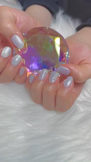 付け替え　マグネットネイル

今年発売のマグネットを使用しました
ホワイトラベンダーカラーでとても可愛いです 