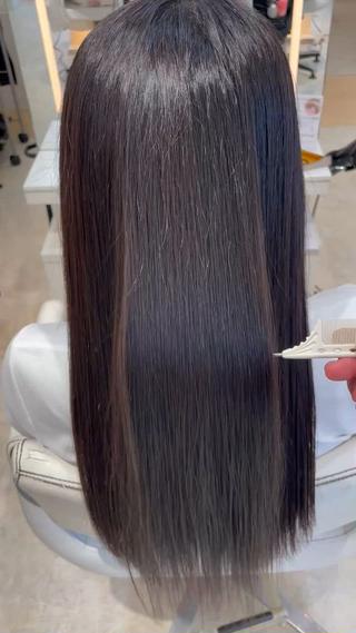 乾かしただけでこのツヤ感
縮毛矯正おすすめです！！ 