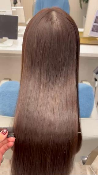 アースカラーで派手すぎず、ナチュラルな仕上がりに!
艶が出るように少し紫を入れました!