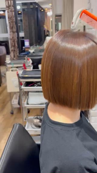 髪質改善ストレートが気になっていたけどなかなか出来ず
勇気を出してやってみたい！とおっしゃってくださったお客様。
毎日ゴムで縛る、アイロンをかけるので少し縛りクセが付いていた状態でした。
髪の状態をしっかりと確認してお薬を選定。
サラサラストレートになり、とても喜んでいただけました乾かしただけでストレートなので思い切ってバッサリカットもしました 