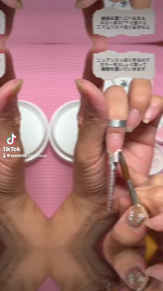 今日はデザインスカルプのご紹介です

当店ではサロンワークに特化した
サロンワークセミナーを開講しています
ネイルスクールや検定試験では基礎の部分しか
学習しないのでいざサロンに出ると何も出来ない、、、
そんなお悩みありませんか？

そこで、サロンワーク新人研修として
企業様からの受付を行なっております。
サロンワーク研修はサロンのレベルに応じて
以下の内容をお伝えいまします


︎オフに時間がかかる
︎リフトしないベースの作り方
︎フィルインとは？
︎マシーンセミナー
︎長さだしの種類
︎スカルプセミナー
︎ベイビーブーマーセミナー
 