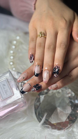 ネイル ルシイ🎀新宿長さ 出しパーツ専門店のネイルデザイン